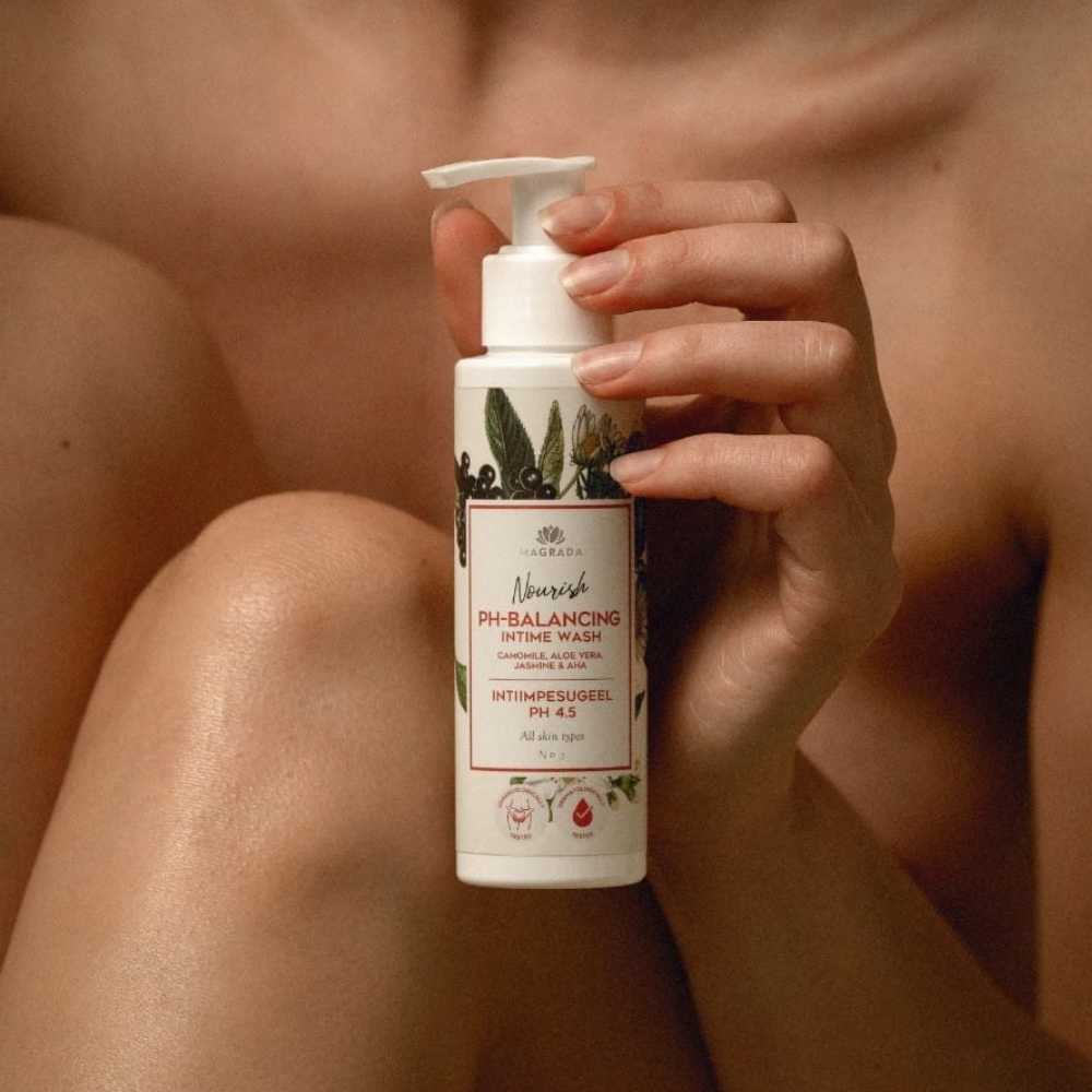 Intimate-Wash-Gel-with-Chamomile-Aloe-and-AHA-pH-4.